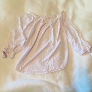 Off the shoulder slit sleeve top.